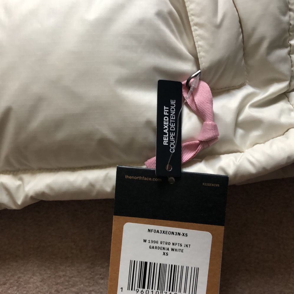 North Face women’s 1996 retro nuptse jacket - Picture 5 of 12